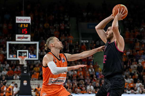 激烈程度堪 激烈程度堪